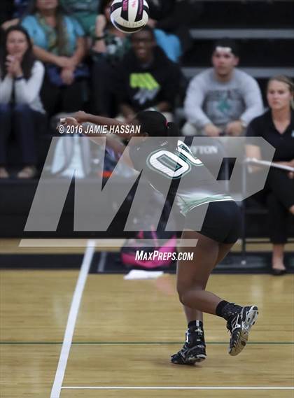 Thumbnail 2 in Bishop England vs Bluffton (SCHSL Class AAA Semifinal) photogallery.