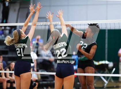 Thumbnail 2 in Bishop England vs Bluffton (SCHSL Class AAA Semifinal) photogallery.