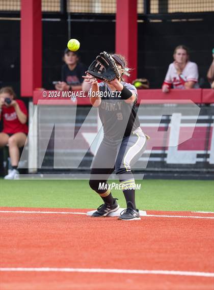 Thumbnail 2 in Melissa vs. Forney (UIL 5A Softball Regional Final) photogallery.