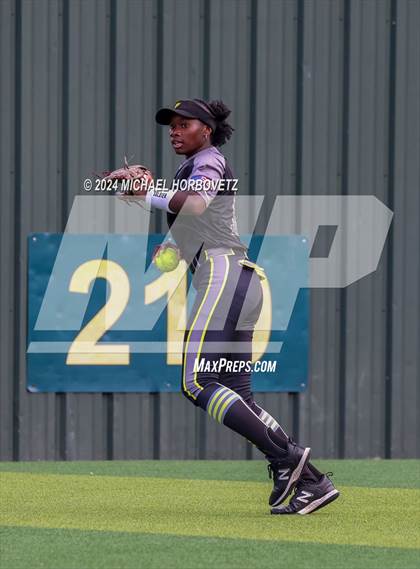 Thumbnail 3 in Melissa vs. Forney (UIL 5A Softball Regional Final) photogallery.