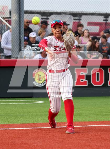 Thumbnail 1 in Melissa vs. Forney (UIL 5A Softball Regional Final) photogallery.