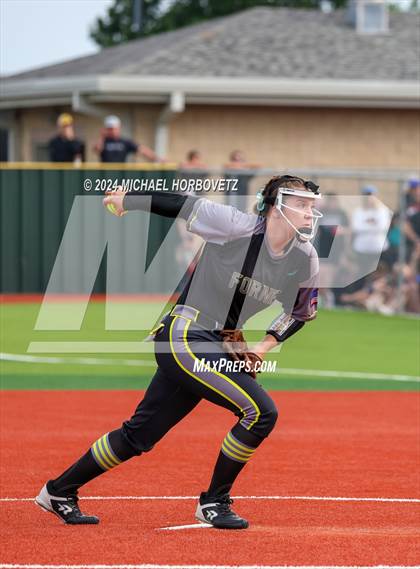 Thumbnail 2 in Melissa vs. Forney (UIL 5A Softball Regional Final) photogallery.