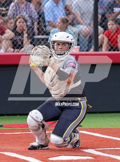 Thumbnail 2 in Melissa vs. Forney (UIL 5A Softball Regional Final) photogallery.