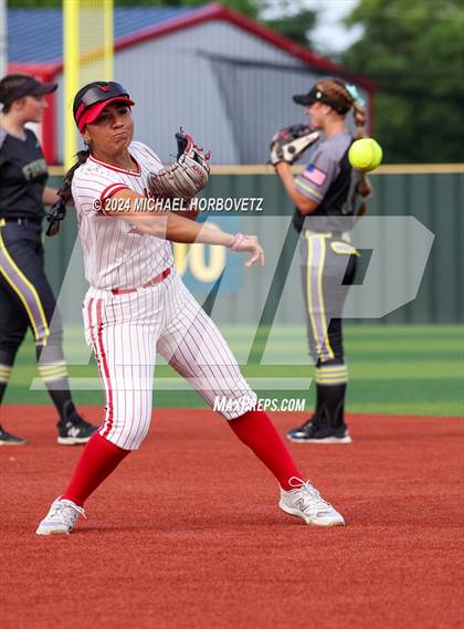 Thumbnail 3 in Melissa vs. Forney (UIL 5A Softball Regional Final) photogallery.
