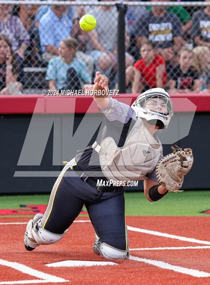 Thumbnail 2 in Melissa vs. Forney (UIL 5A Softball Regional Final) photogallery.