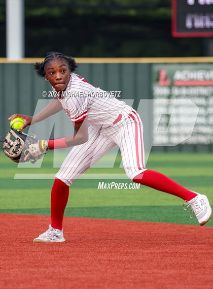 Thumbnail 2 in Melissa vs. Forney (UIL 5A Softball Regional Final) photogallery.