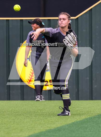 Thumbnail 3 in Melissa vs. Forney (UIL 5A Softball Regional Final) photogallery.