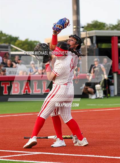 Thumbnail 3 in Melissa vs. Forney (UIL 5A Softball Regional Final) photogallery.