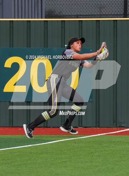 Thumbnail 2 in Melissa vs. Forney (UIL 5A Softball Regional Final) photogallery.