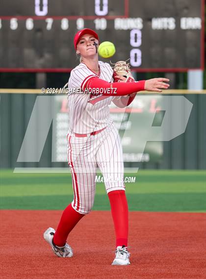Thumbnail 2 in Melissa vs. Forney (UIL 5A Softball Regional Final) photogallery.