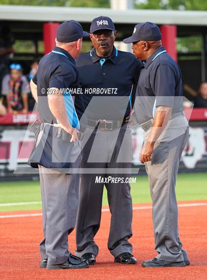 Thumbnail 2 in Melissa vs. Forney (UIL 5A Softball Regional Final) photogallery.