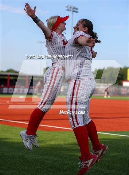 Thumbnail 1 in Melissa vs. Forney (UIL 5A Softball Regional Final) photogallery.