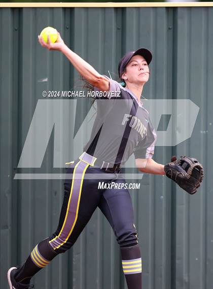 Thumbnail 2 in Melissa vs. Forney (UIL 5A Softball Regional Final) photogallery.