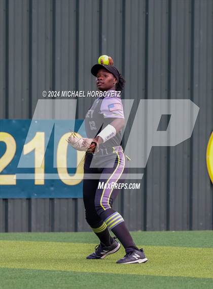 Thumbnail 1 in Melissa vs. Forney (UIL 5A Softball Regional Final) photogallery.
