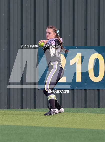 Thumbnail 1 in Melissa vs. Forney (UIL 5A Softball Regional Final) photogallery.