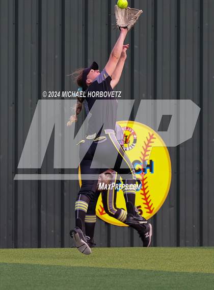 Thumbnail 1 in Melissa vs. Forney (UIL 5A Softball Regional Final) photogallery.