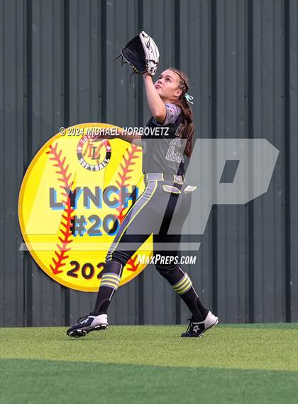 Thumbnail 3 in Melissa vs. Forney (UIL 5A Softball Regional Final) photogallery.