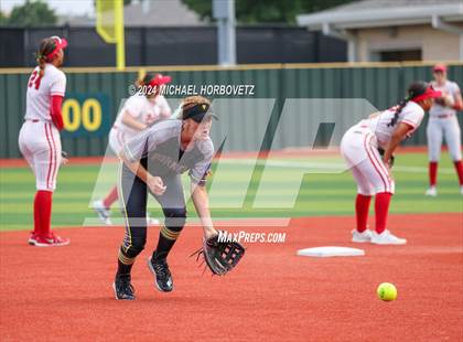 Thumbnail 2 in Melissa vs. Forney (UIL 5A Softball Regional Final) photogallery.