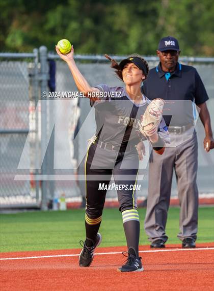 Thumbnail 3 in Melissa vs. Forney (UIL 5A Softball Regional Final) photogallery.