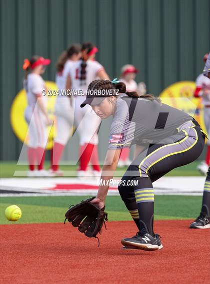 Thumbnail 2 in Melissa vs. Forney (UIL 5A Softball Regional Final) photogallery.