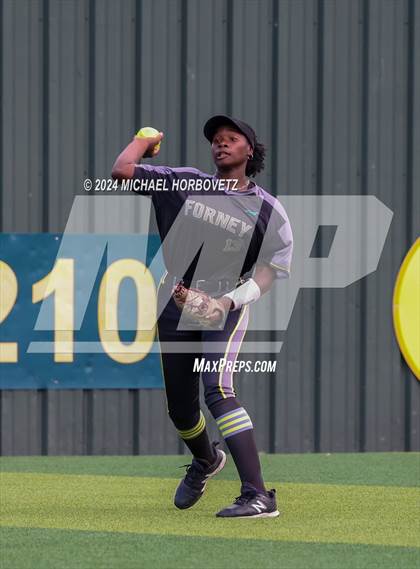 Thumbnail 2 in Melissa vs. Forney (UIL 5A Softball Regional Final) photogallery.
