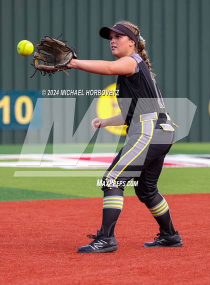 Thumbnail 2 in Melissa vs. Forney (UIL 5A Softball Regional Final) photogallery.