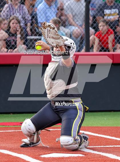 Thumbnail 3 in Melissa vs. Forney (UIL 5A Softball Regional Final) photogallery.