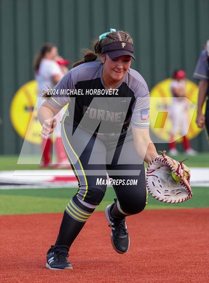 Thumbnail 2 in Melissa vs. Forney (UIL 5A Softball Regional Final) photogallery.