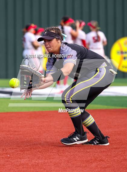 Thumbnail 2 in Melissa vs. Forney (UIL 5A Softball Regional Final) photogallery.