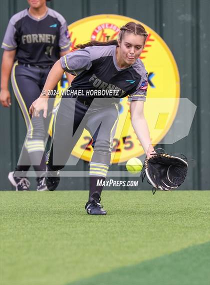 Thumbnail 2 in Melissa vs. Forney (UIL 5A Softball Regional Final) photogallery.