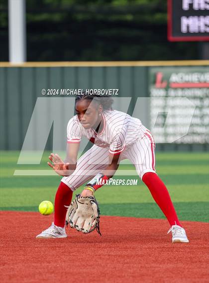 Thumbnail 1 in Melissa vs. Forney (UIL 5A Softball Regional Final) photogallery.