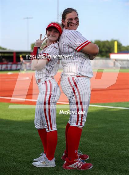 Thumbnail 2 in Melissa vs. Forney (UIL 5A Softball Regional Final) photogallery.