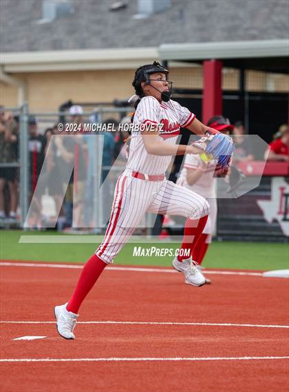 Thumbnail 2 in Melissa vs. Forney (UIL 5A Softball Regional Final) photogallery.