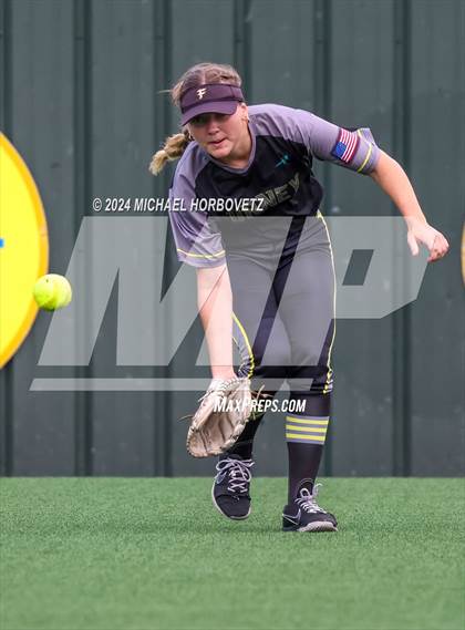 Thumbnail 3 in Melissa vs. Forney (UIL 5A Softball Regional Final) photogallery.