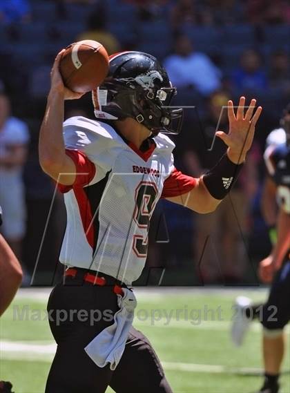 Thumbnail 2 in Edgewood vs. North Putnam (Big Kickoff Classic) photogallery.