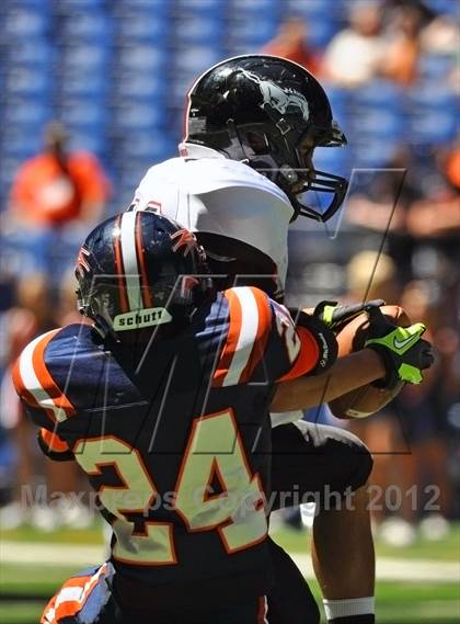Thumbnail 2 in Edgewood vs. North Putnam (Big Kickoff Classic) photogallery.