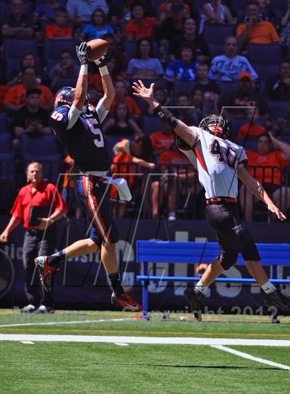 Thumbnail 2 in Edgewood vs. North Putnam (Big Kickoff Classic) photogallery.