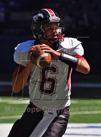 Thumbnail 1 in Edgewood vs. North Putnam (Big Kickoff Classic) photogallery.
