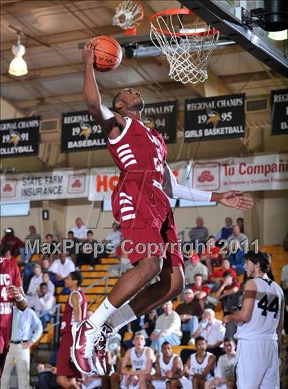 Thumbnail 3 in Academy of the New Church vs. St. Mark's (City of Palms Classic) photogallery.