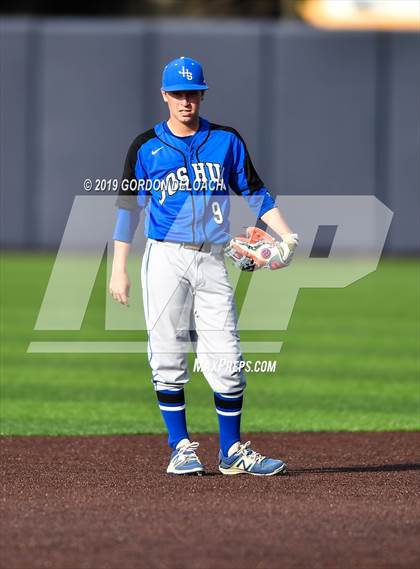 Thumbnail 3 in Corsicana vs. Joshua (UIL 5A Regional Quarterfinal) photogallery.