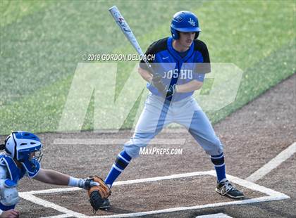 Thumbnail 1 in Corsicana vs. Joshua (UIL 5A Regional Quarterfinal) photogallery.
