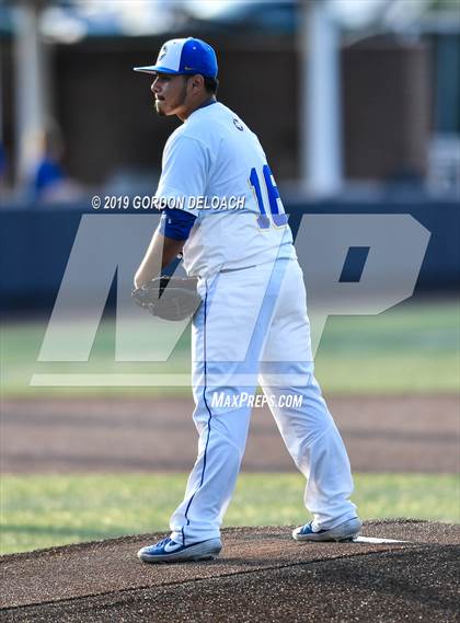 Thumbnail 2 in Corsicana vs. Joshua (UIL 5A Regional Quarterfinal) photogallery.