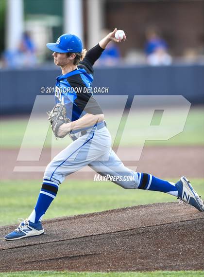 Thumbnail 1 in Corsicana vs. Joshua (UIL 5A Regional Quarterfinal) photogallery.