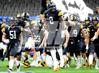 Thumbnail 3 in University Lab vs. St. Thomas More (LHSAA 3A/4A Final)  photogallery.