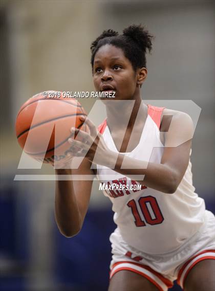 Thumbnail 3 in Central @ Montgomery (37th Annual Aztec Holiday Classic) photogallery.