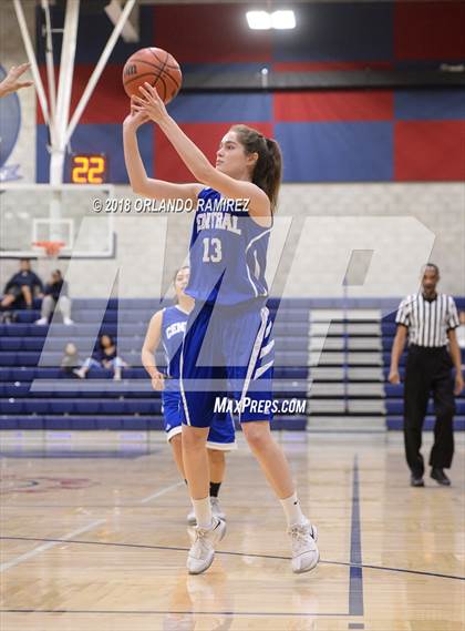 Thumbnail 3 in Central @ Montgomery (37th Annual Aztec Holiday Classic) photogallery.