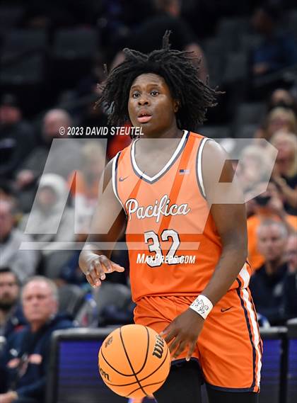 Thumbnail 2 in Pacifica Christian/Orange County vs. San Joaquin Memorial (CIF State D2 Final) photogallery.