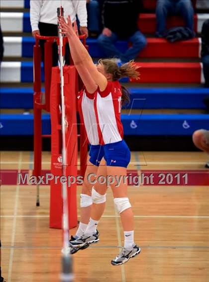 Thumbnail 2 in Sacred Heart Cathedral vs. St. Ignatius (CIF CCS D3 Final) photogallery.