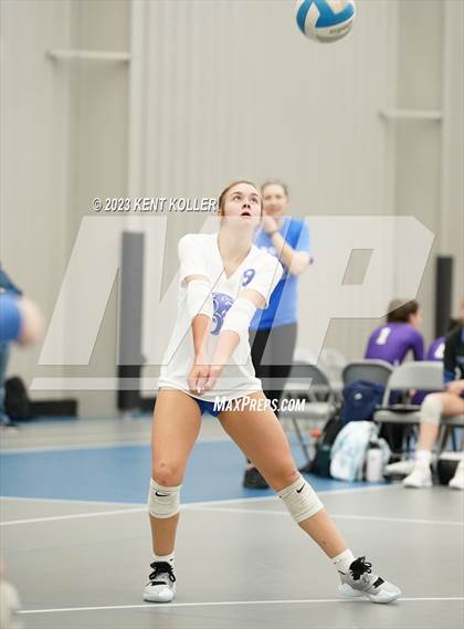 Thumbnail 2 in Royal Oak vs. Novi (Beast of the East) photogallery.
