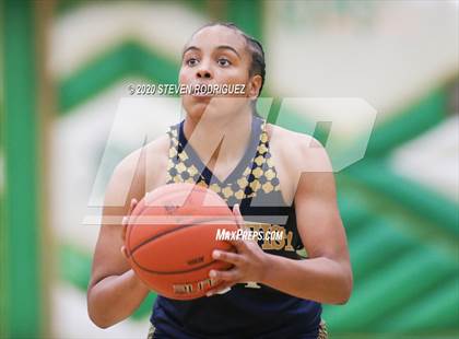 Thumbnail 2 in Bonita Vista vs. St. Mary's (MLK Showcase) photogallery.